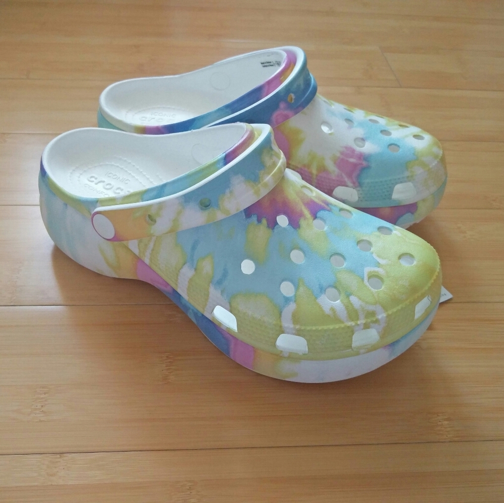 -NEW- Crocs Classic Platform Clogs Tie Dye 8 - Picture 1 of 15
